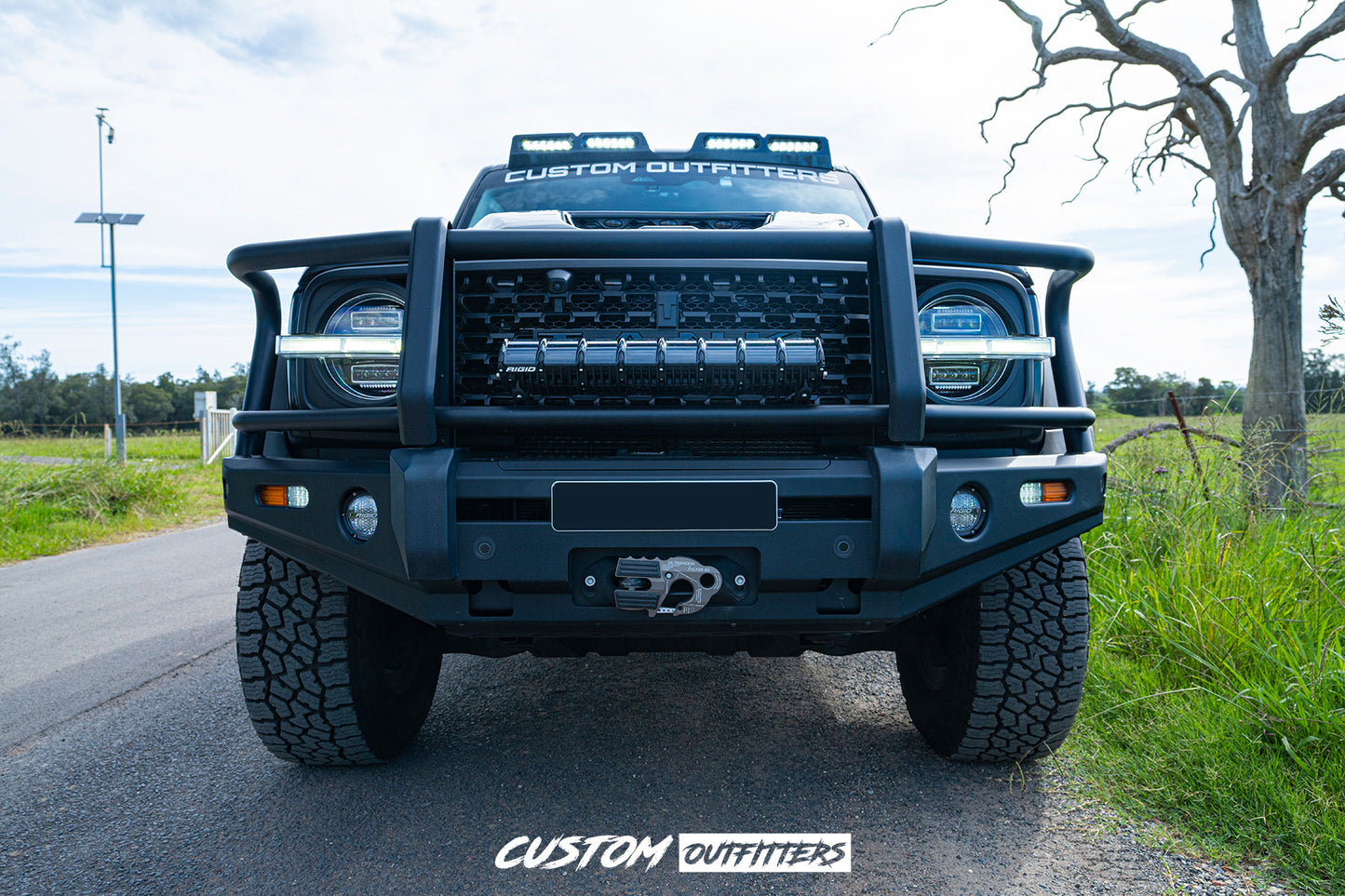 Venom TQ Aluminium Triple Loop Bull bar & Black Venom Winch Bundle