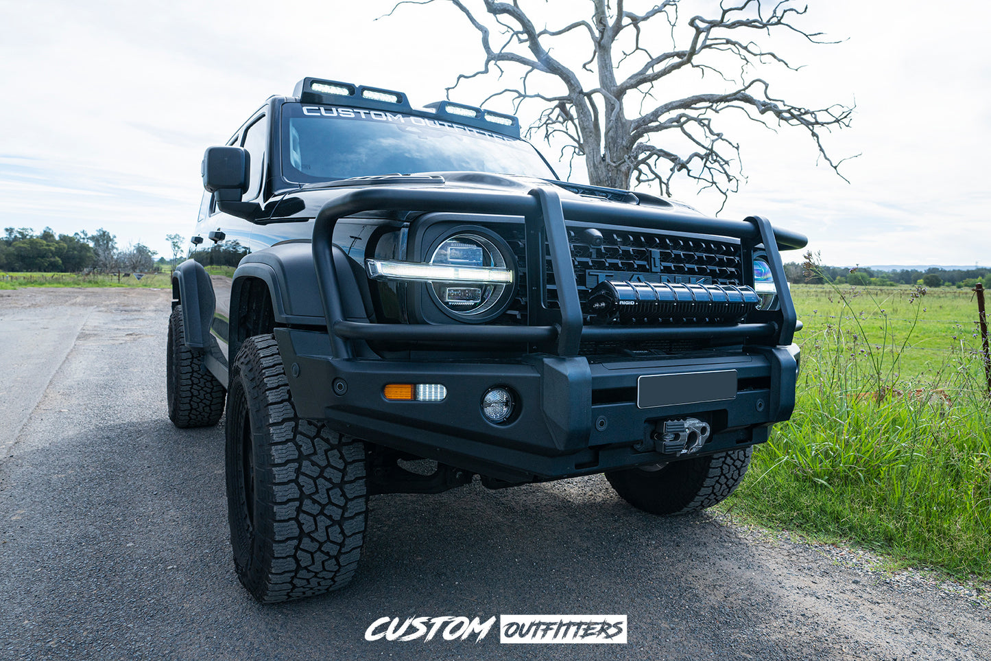 Venom TQ Aluminium Triple Loop Bull bar & Black Venom Winch Bundle